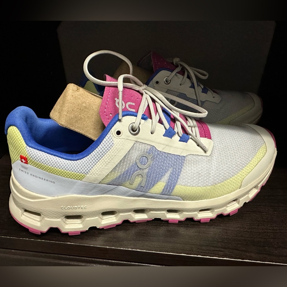 On Cloud (women’s shoes size 8)